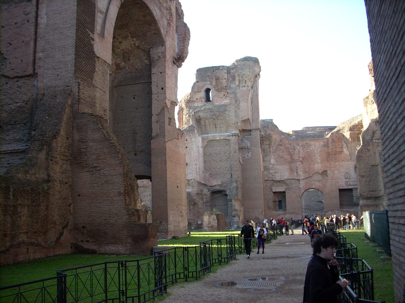 Caracalla%20Baths%2C%20Rome%2C%20Italy%2006.JPG
